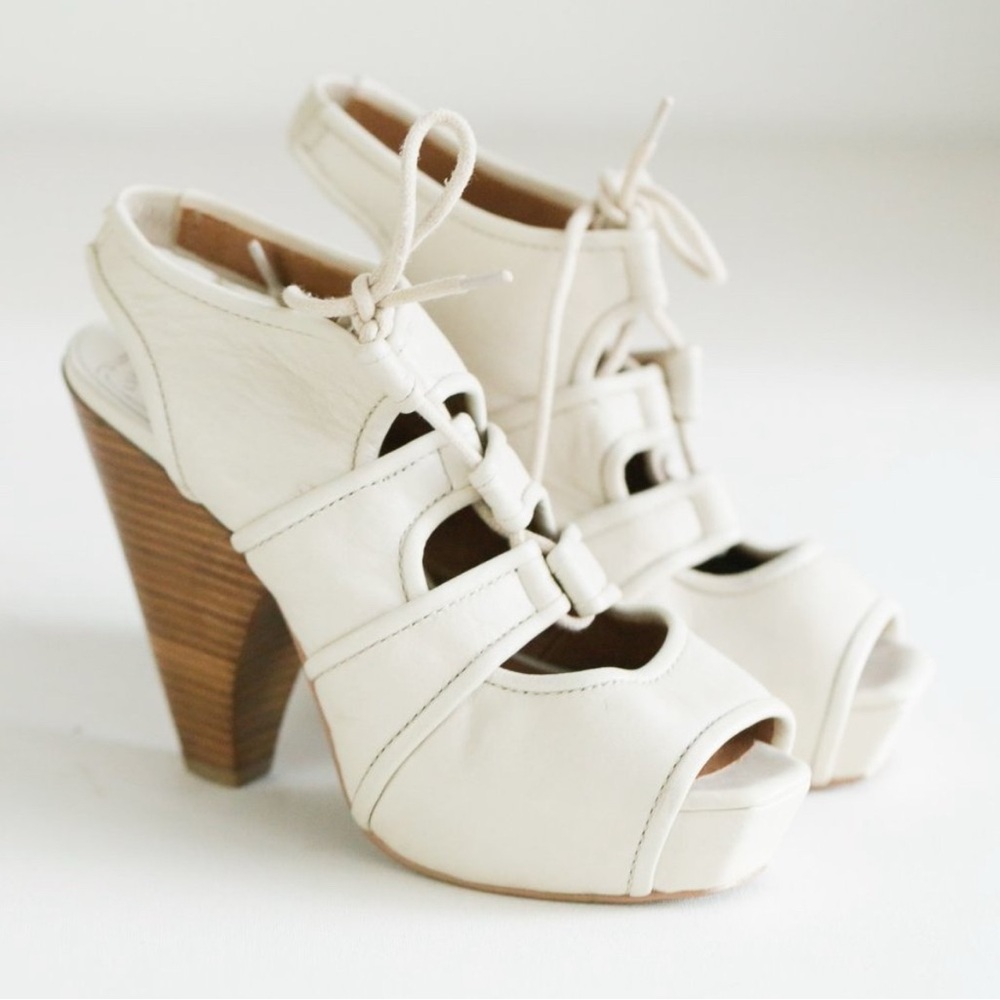 Lucky Brand Blue Jeans America Cream
Leather Heels